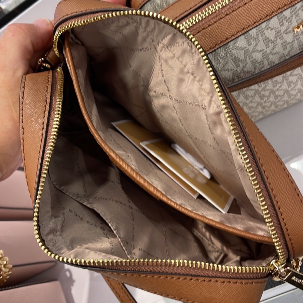 Michael Kors Jet Set Item Large East West Zip Crossbody Vanilla - Picture 7 of 16
